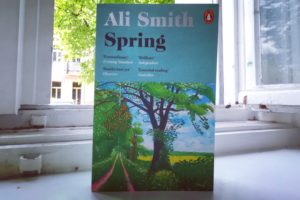 Knjiga Ali Smith - Spring